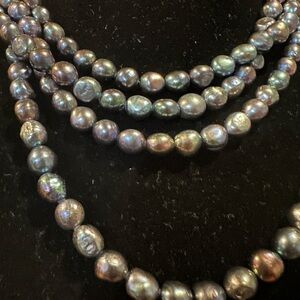 Elegant Black Pearl Necklace